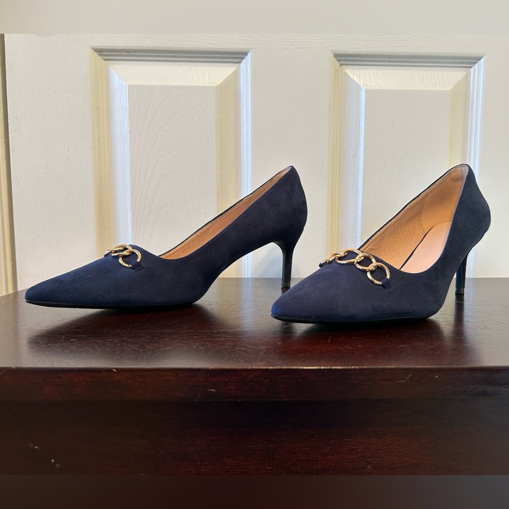 Navy heels 8.5 NWOT